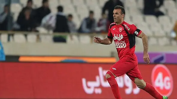  حسینی تا سال بعد از جام جهانی در پرسپولیس/ کاپیتان سرخپوشان قراردادش را تمدید کرد 