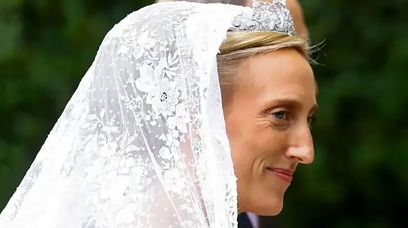 شهرت عجیب پیرترین عروس دنیا ! + عکس های  گرانترین جشن برای عروس و داماد پیر !