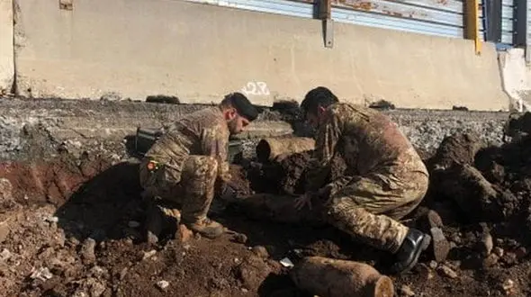  کشف یک بمب بزرگ باقی مانده از دوران جنگ / فرودگاه بسته شد +عکس