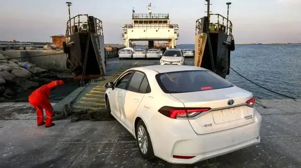 رئیس جمهور و وزارت صمت پاسخ دهند: چرا واردات خودروهای دست دوم زمین‌ گیر شد؟