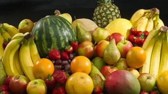 سور وسات شب عید به اندازه حقوق یک کارمند است /دست مردم به میوه های گران نمی رود 