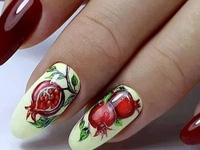 دیزاین ناخن یلدایی: جذاب‌ ترین طرح‌ ها برای سال 2025 / فیلم