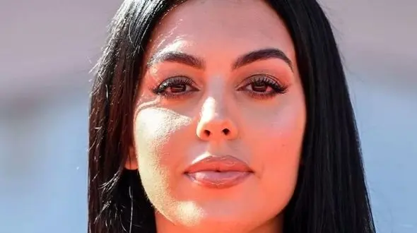 عکسی جنجالی از پوشش عربی “نامزد رونالدو” در عربستان