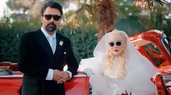 فیلم / اولین رونمایی آرام جعفری از حال خوش خود بعد عروسی .../ تصویری شاد وسط شهر و بین تاکسی ها ...