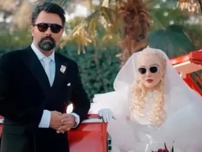 فیلم / اولین رونمایی آرام جعفری از حال خوش خود بعد عروسی .../ تصویری شاد وسط شهر و بین تاکسی ها ...