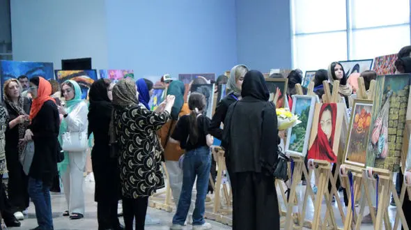 ردپای رنگ ها در برج میلاد + عکس های جشنواره بزرگ