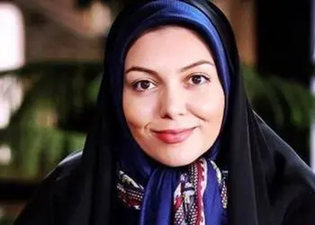 عکس / یادی کنیم از عکس غم انگیز زنده یاد آزاده نامداری در جشن تولد با کیک 99/9/9 و دختر نازش .. / روحش شاد