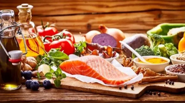 راز طول عمر در رژیم مدیترانه‌ ای: 10 خوراکی ضروری که باید بدانید