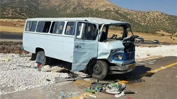 تصادف مینی بوس با وانت در محور شوشتر-دزفول با ۱۹ کشته و زخمی