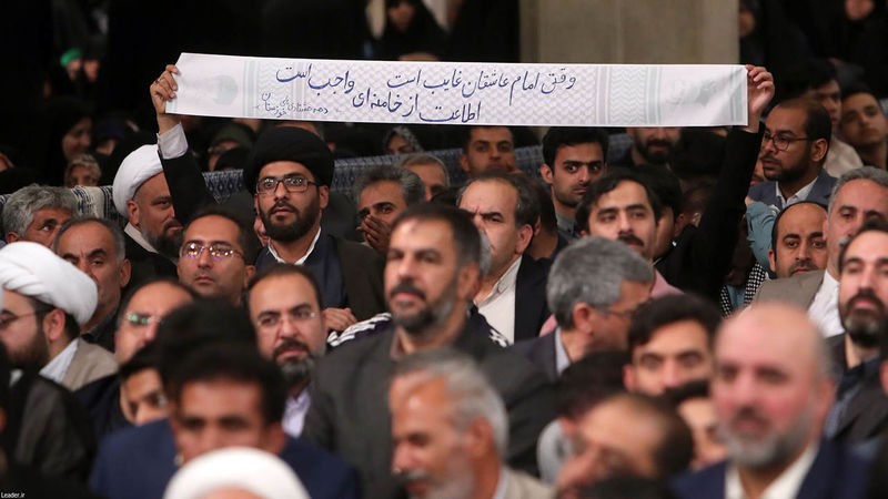 رهبر معظم انقلاب اسلامی حضرت آیت الله خامنه ای امروز( دوشنبه ) 17 اردیبهشت 1403 در دیدار مسئولان و کارگزاران حج و جمعی از زائران بیت الله الحرام