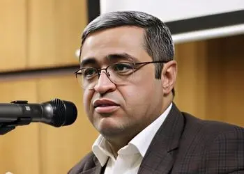 فیلم/ دکتر عزیزی: بچه های 80 به اینور از سن بلوغ به بعد چون میفهمند دیگر درس نمیخوانند/ خدایا پناه میبرم به تو از درسی که خواندم!