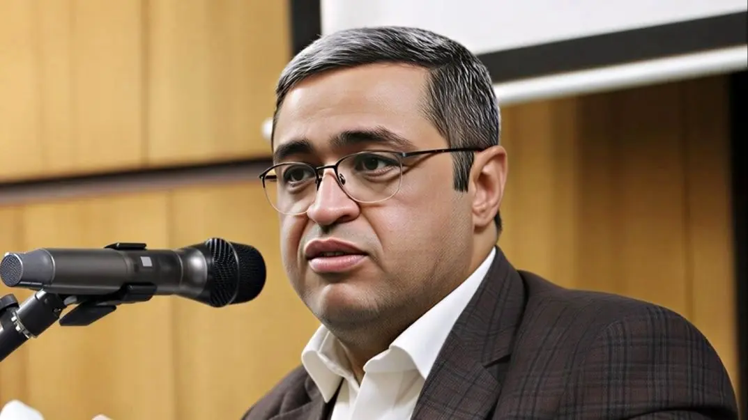 دکتر عزیزی: بچه های 80 به اینور از سن بلوغ به بعد چون میفهمند دیگر درس نمیخوانند/ خدایا پناه میبرم به تو از درسی که خواندم!