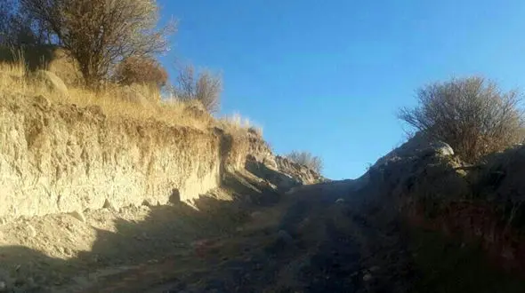 افراد ناشناس به جان تپه پری خان در کرمان افتادند