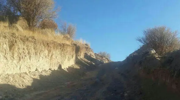 افراد ناشناس به جان تپه پری خان در کرمان افتادند