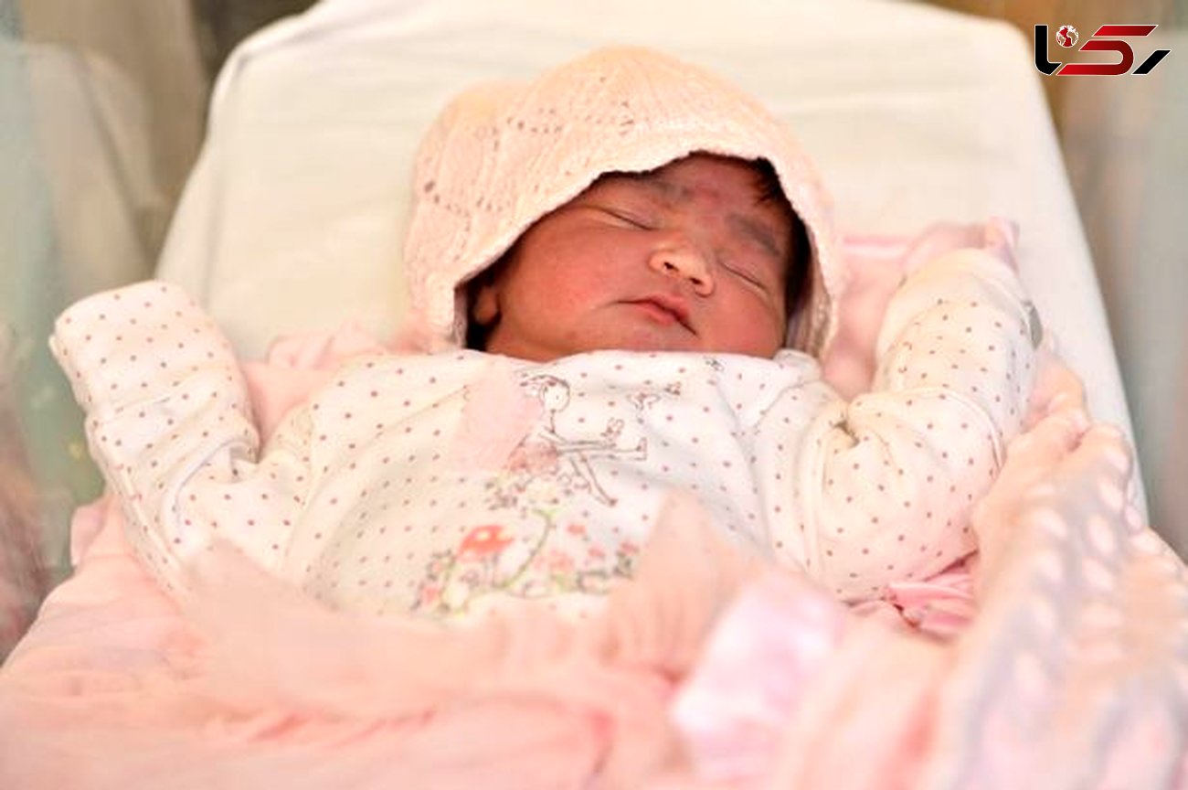 کودکی که در اولین دقیقه سال نو میلادی متولد شد+ گزارش تصویری