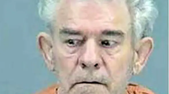 مرد آمریکایی با جسد غرق در خون همسرش به گردش رفت + عکس