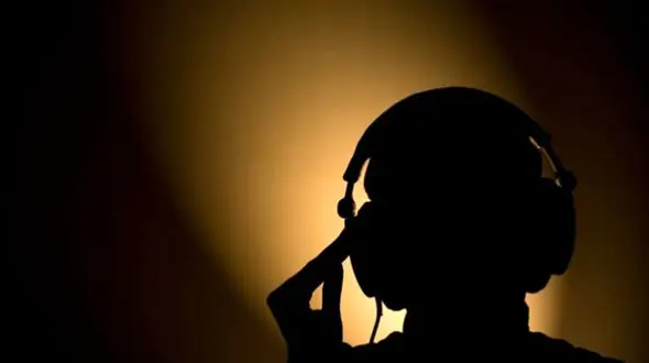 برای کسب آرامش، موسیقی غم انگیز گوش کنید 