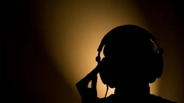 برای کسب آرامش، موسیقی غم انگیز گوش کنید 