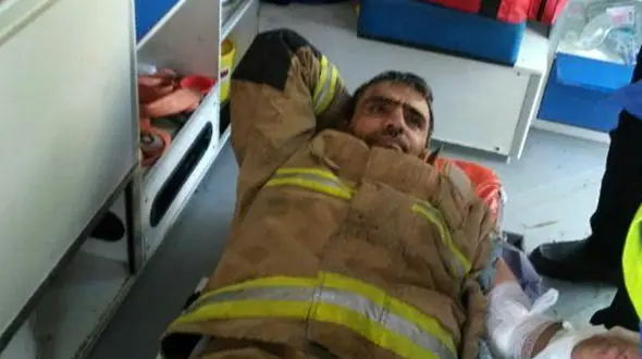 سقوط آتش نشان فداکار باقر شهری به داخل چاله آسانسور+ عکس