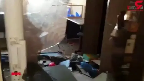 حمله افراد ناشناس به مقر رادیو و تلویزیون +عکس و فیلم