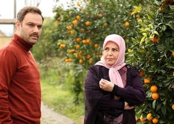 اکرم محمدی «خانم بزرگ» سریال ستایش با استایل اروپایی  ترکوند + فیلم / دیگه بازیگری یادم رفته !