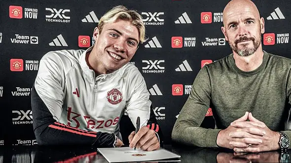 انتظار هواداران شیاطین سرخ به اتمام رسید/ مهاجم دانمارکی به یونایتد پیوست + فیلم 