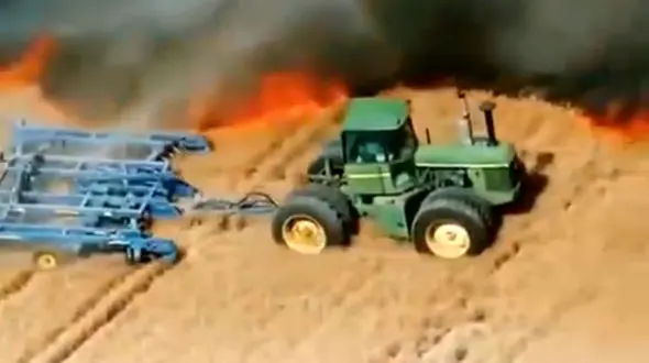 ابتکار مرد فداکار برای جلوگیری از سوختن مزرعه همسایه + فیلم