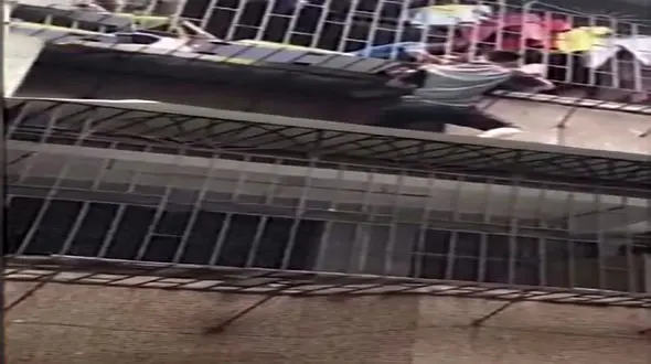 بازیگوشی پسربچه کار دستش داد + فیلم