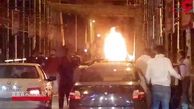 فیلم لحظه هولناک آتش گرفتن خودرو وسط پل معلق آمل 