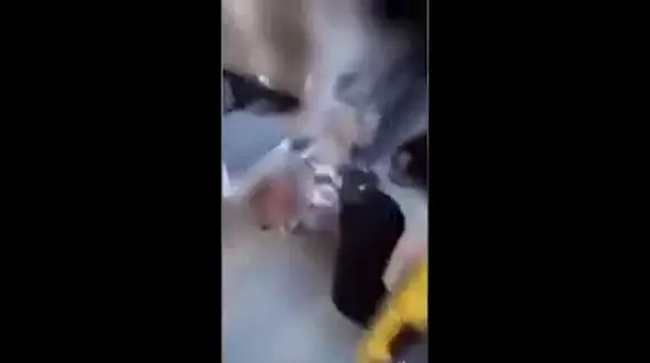 کتک زدن یک دختر نوجوان از سوی سارقان + فیلم