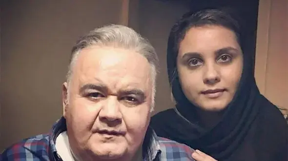 حرف های سوزناک دختر یکی یکدانه اکبر عبدی بین بازیگران و شرکت کنندگان در مراسم تشییع جنازه