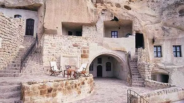 زندگی هیجان انگیز در کوهی با آتشفشان خاموش