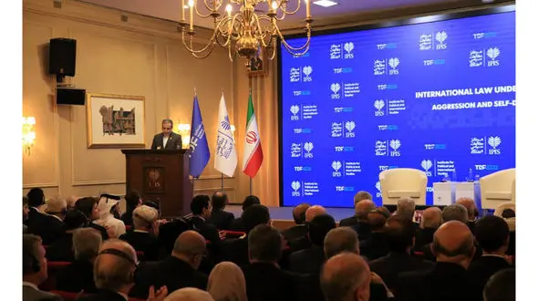 عراقچی: حقوق بین‌الملل زیر آماج حمله است/ به سوی میز مذاکرات ایران و آمریکا شلیک شد