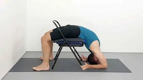 بهترین تمرینات یوگا صندلی برای دفع چربی شکم