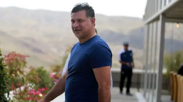 نگاهی به اتاق موسیقی شیک و لوکس خانه علی دایی با پیانوی زیبای مشکی رنگش/ دارندگی و برازندگی