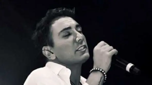 دانلود آهنگ باشکوه شادمهر عقیلی / چرا ساکتی رنگت پریده