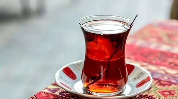 در گرمای تابستان چای داغ بهتر است یا آب یخ؟