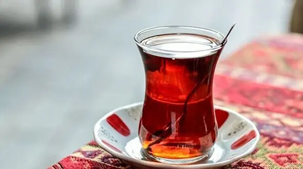 در گرمای تابستان چای داغ بهتر است یا آب یخ؟