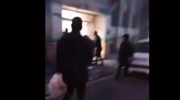 ماجرای درگیری و کودک آزاری مقابل مدرسه یارجانی تهران چه بود؟ + فیلم لحظه درگیری و جزییات