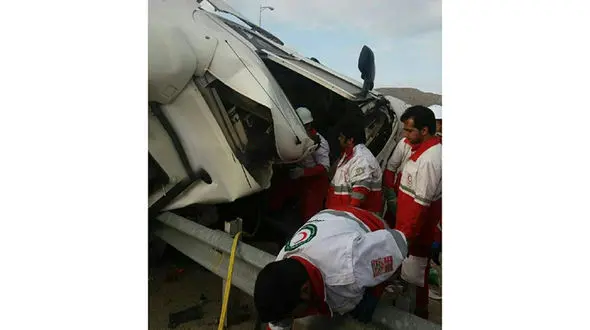 واژگونی مرگبار تریلی در جاده زاهدان به زابل+ عکس