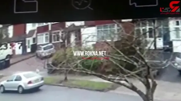 برخورد وحشیانه جوان تبهکار با یک زن در خیابان خلوت +فیلم دوربین مداربسته 