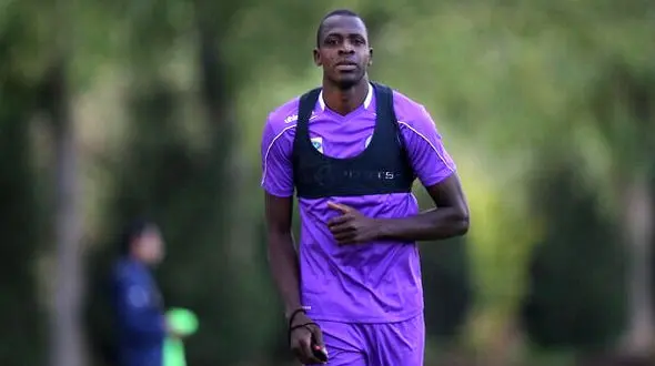  حضور شیخ دیاباته دو ساعت مانده به بازی دربی نزد استقلال 