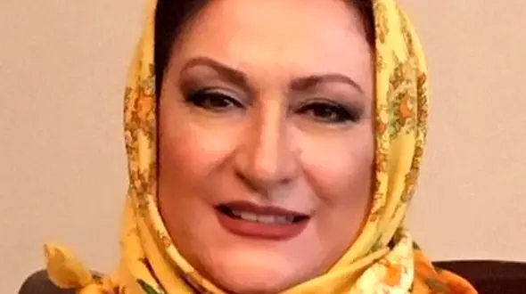 فیلم / مریم امیرجلالی :من 77 سالمه، نیازی نمیبینم برم لبهامو  ژل بزنم و مثل اردک کنم یا ابرو تتو کنم و لپ باد کنم/ هزار ماشالله به خودم،همینه که هست...