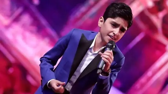 فیلم آواز باشکوه /  احسان علیخانی برا علی طولابی کری خوند که نمیتونی ترکی بخونی ولی تهش خجل شد ...