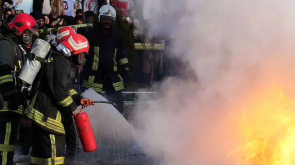 اتفاقی عجیب در آتش سوزی خانه ای در کرج/ همه چیز جزغاله شد جز قرآن
