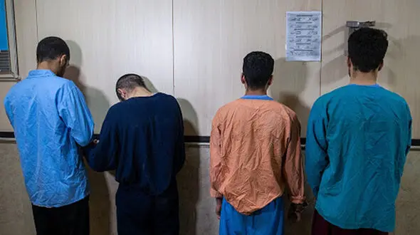 این مردان ماشین پلیس را در شیراز تیرباران کردند