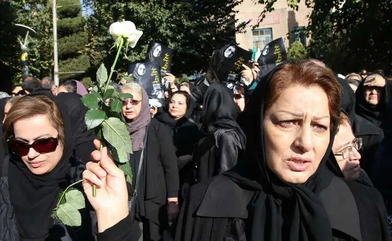 خاکسپاری توران میرهادی