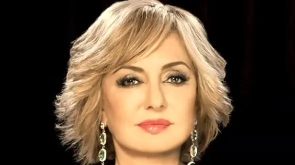 عکس سفر در زمان /  «گوگوش در اوج جوانی در کنار پسرش کامبیز» /  سال 1350 در تهران !