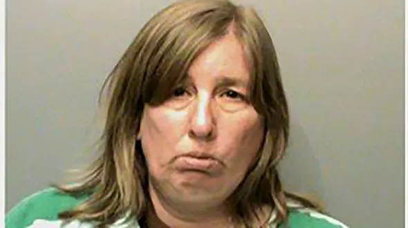 این زن  دو بار به ترامپ رای داد و مجرم است