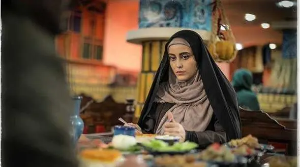 تغییر چهره عجیب فهیمه مومنی بازیگر سریال افرا / این همه تفاوت خارح از قاب دور باورکردنی نیست!